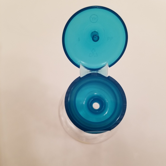 4 TSA travel bottles - Picture 3 of 4